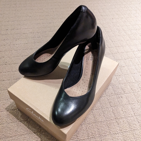 Clarks Dancer Nolin Pump - Black - Picture 2 of 9